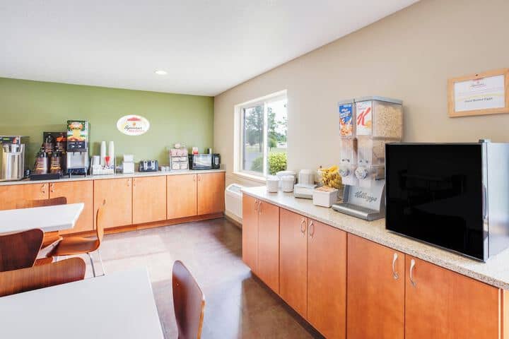 Breakfast area